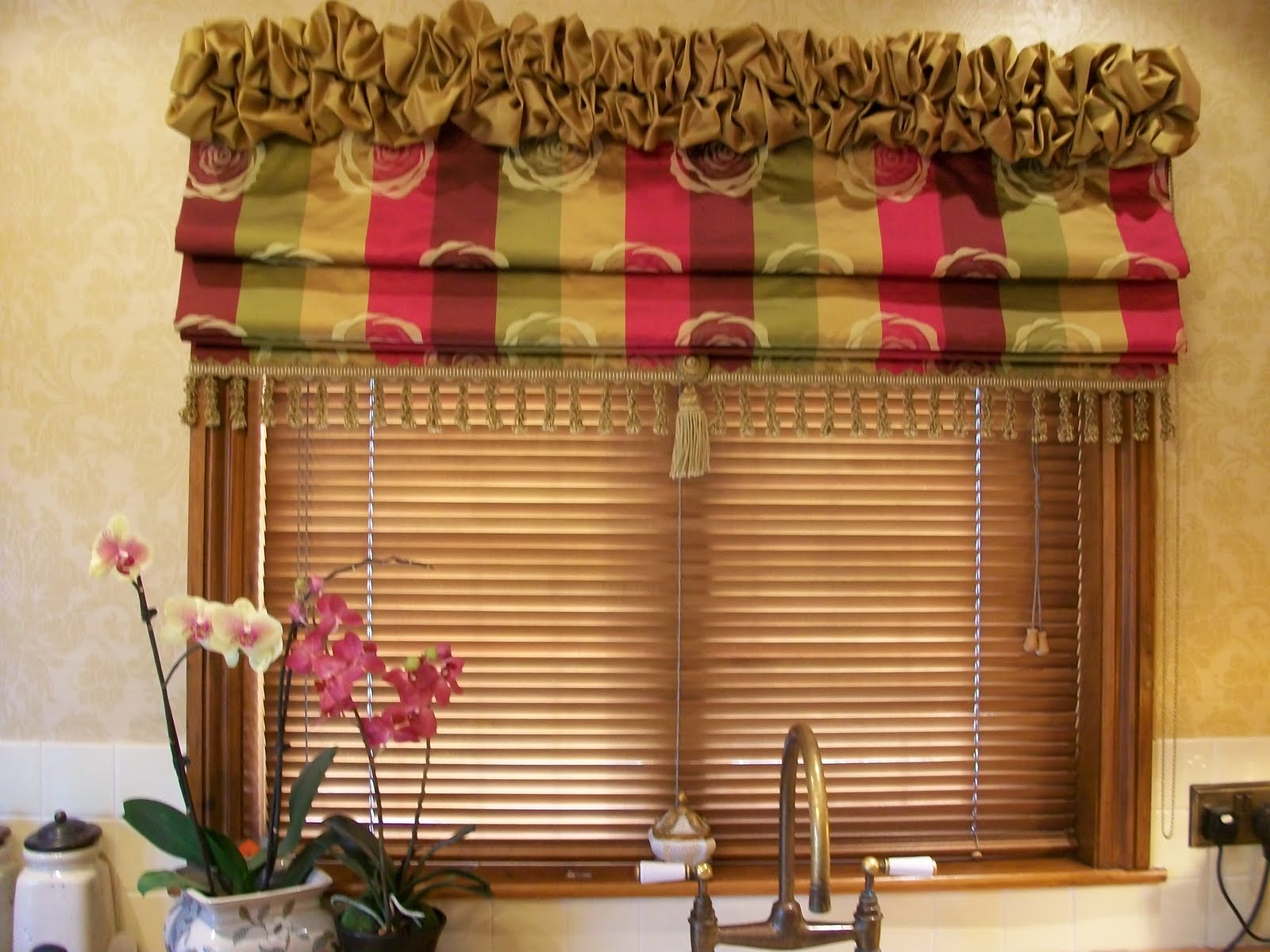HOW TO MAKE ROMAN BLINDS OR HOW TO MAKE A ROMAN BLIND