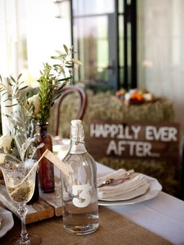 CI-She-n-He-Photography_Rustic-Wedding-Nonfloral-Centerpiece-vert_s3x4_al